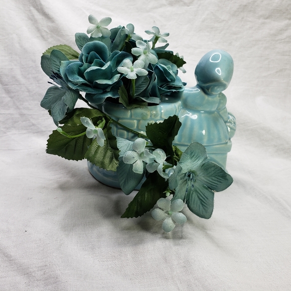 Vintage Blue Planter Girl at Well with Artificial Flowers 5 x 3 x 5 Inches - Picture 2 of 12